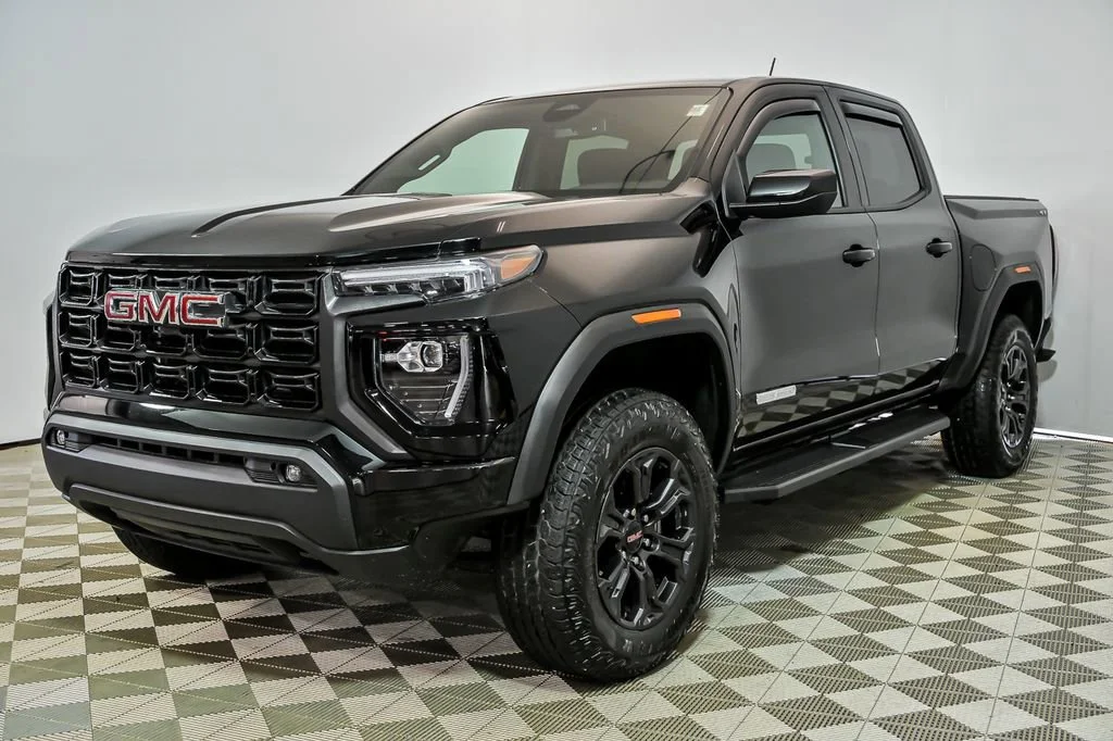 Used 2025 Onyx Black GMC Elevation image 5