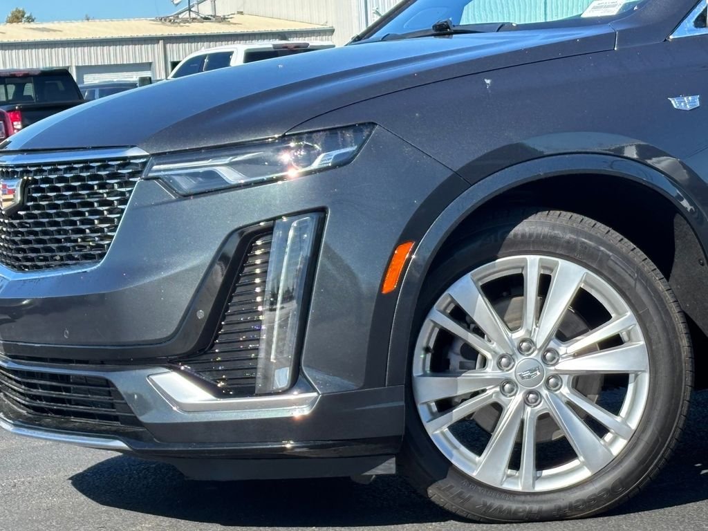 Used 2023  Cadillac Premium Luxury image 4
