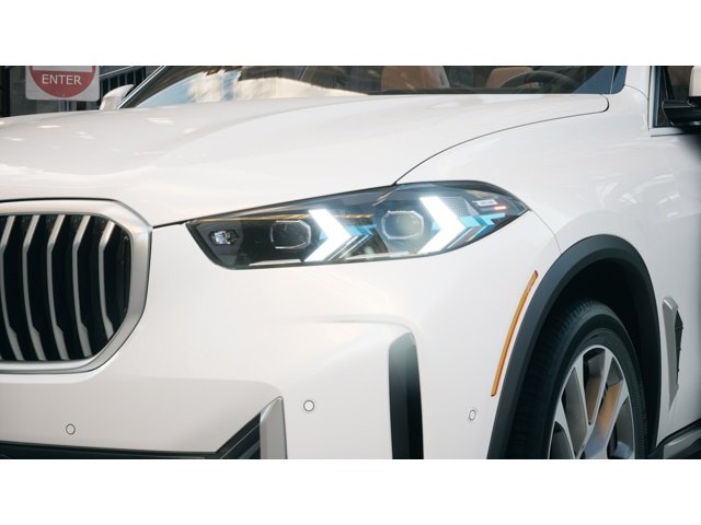 New 2026 Mineral White Metallic BMW xDrive40i image 6