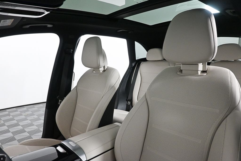 New 2026 Polar White Mercedes-Benz GLC 300 image 5