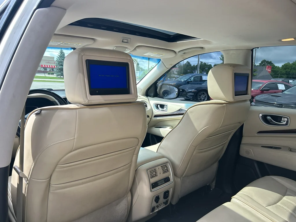 Used 2015 Majestic White INFINITI Base image 13