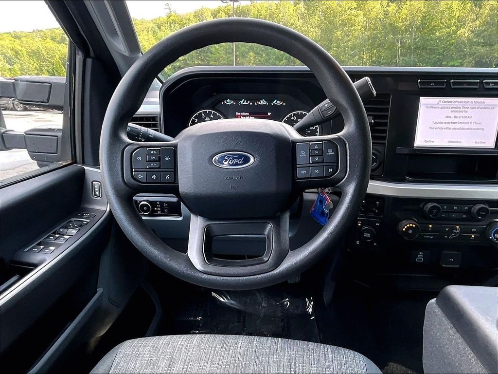 Used 2023 Oxford White Ford XLT image 17