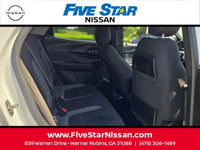 Used 2022 White Chevrolet LT image 16