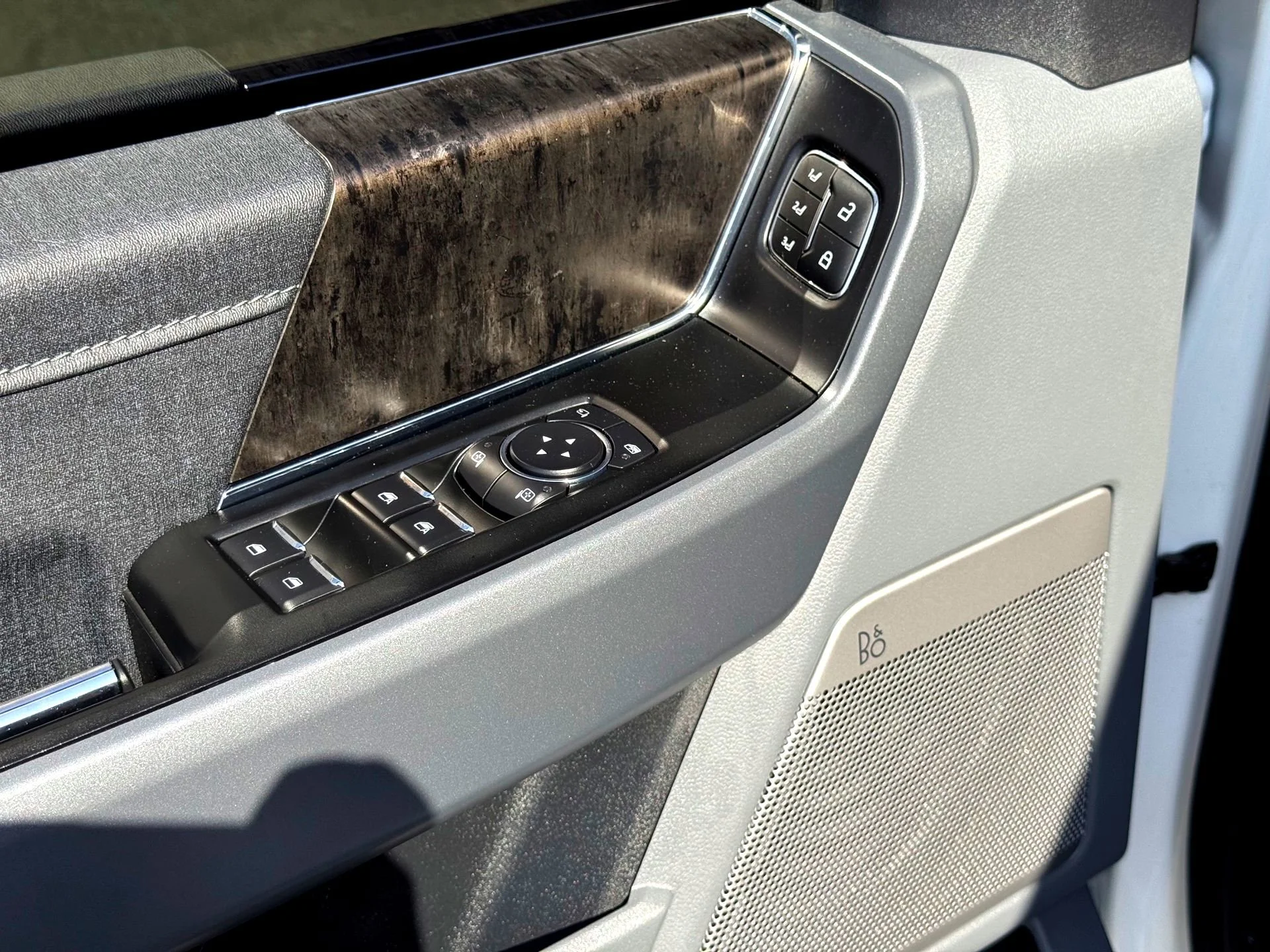 Used 2023  Ford Lariat image 14