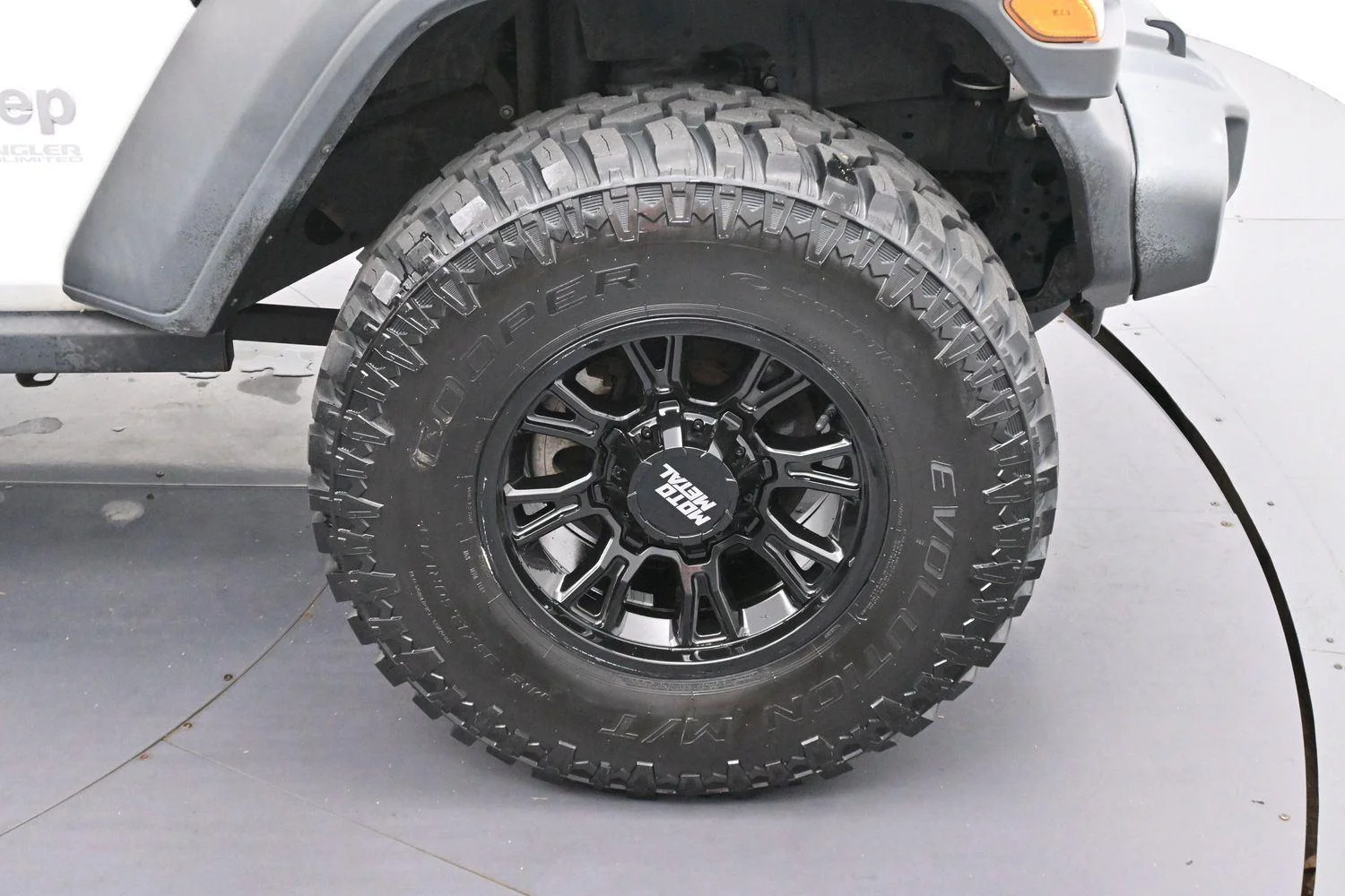 Used 2021 Bright White Clearcoat Jeep Unlimited Islander image 29