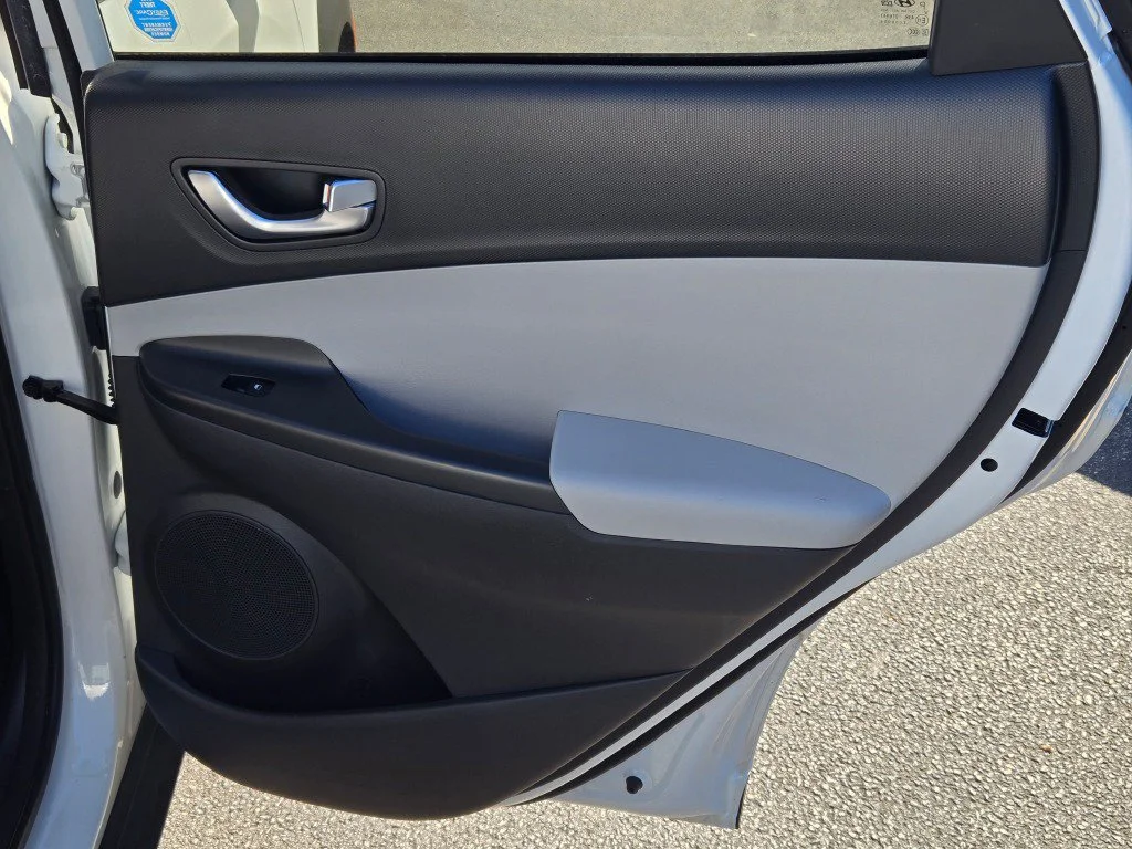 Used 2023 White Hyundai SEL image 7