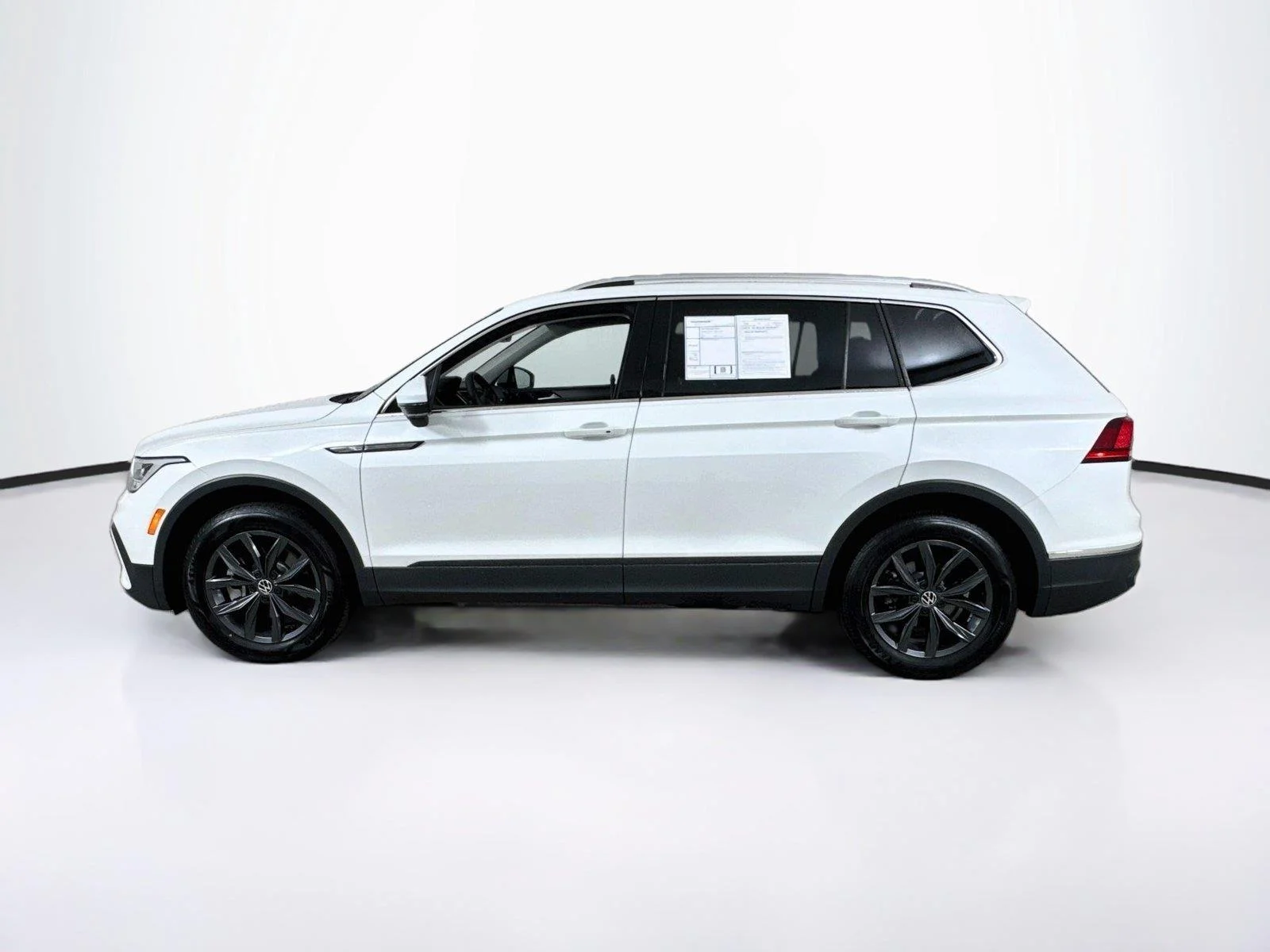 Used 2023 Opal White Pearl Volkswagen SE image 3
