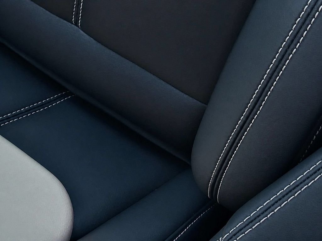 Used 2025 Silver Cadillac Luxury image 23