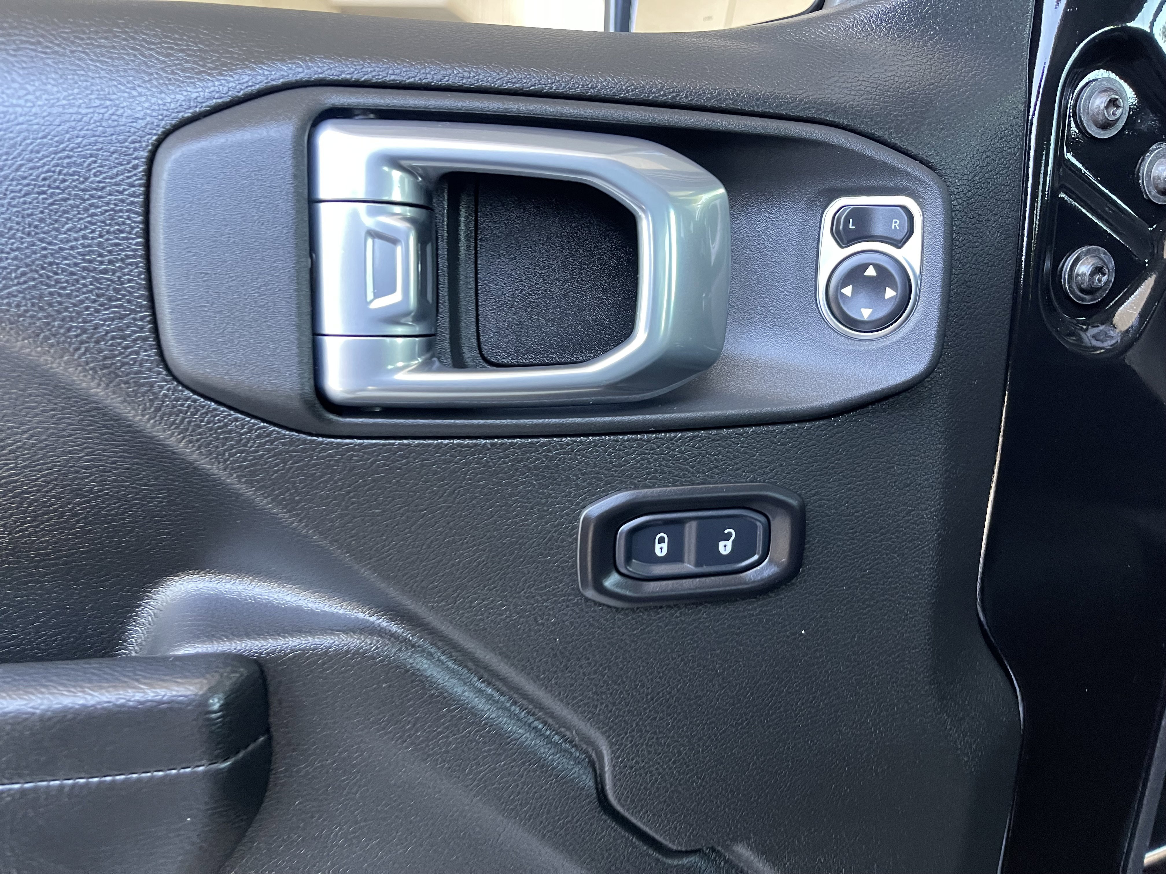 New 2026 Black Clear-Coat Exterior Paint Jeep Sport S image 17