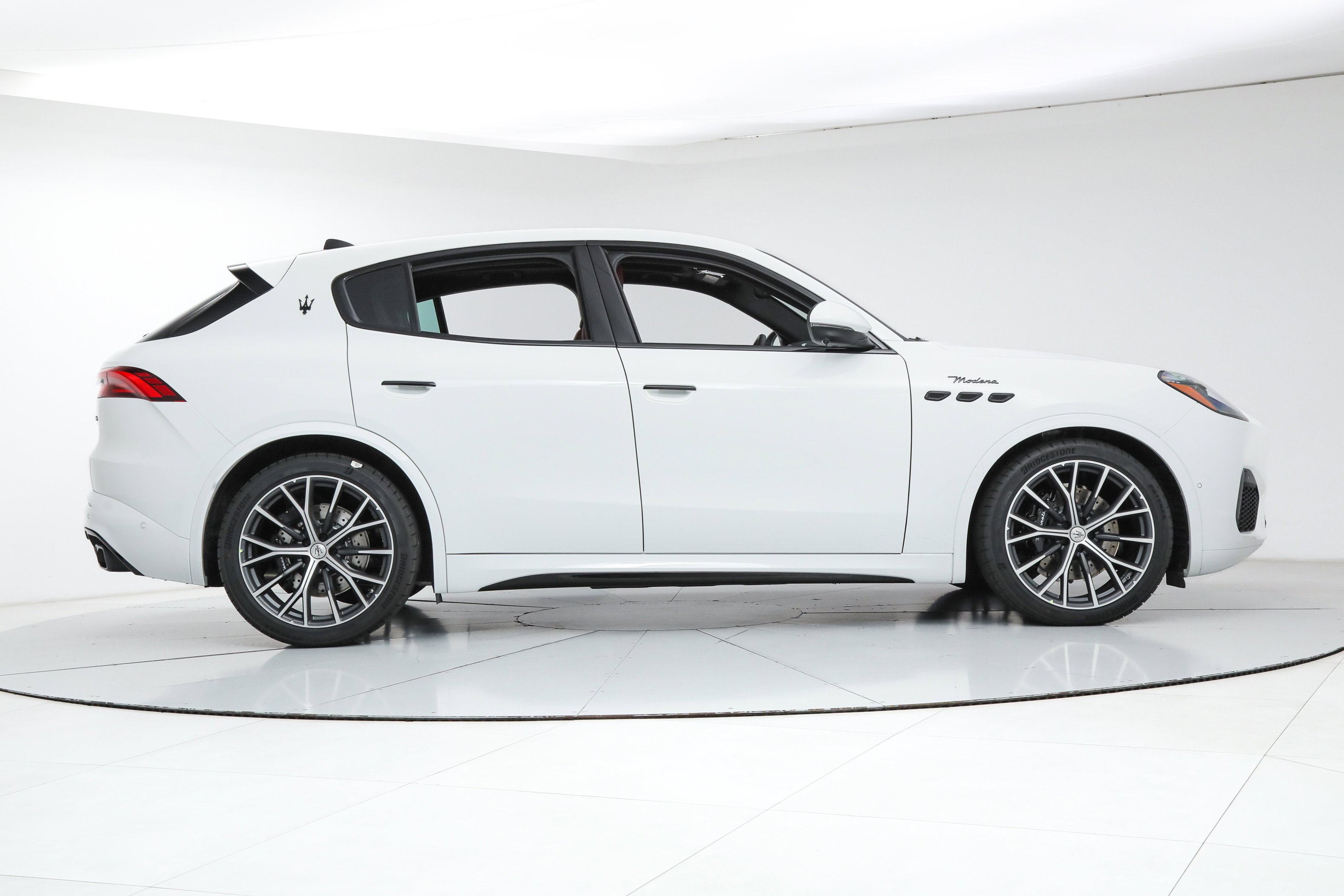 2026 Maserati Grecale Modena V6 - Photo 6
