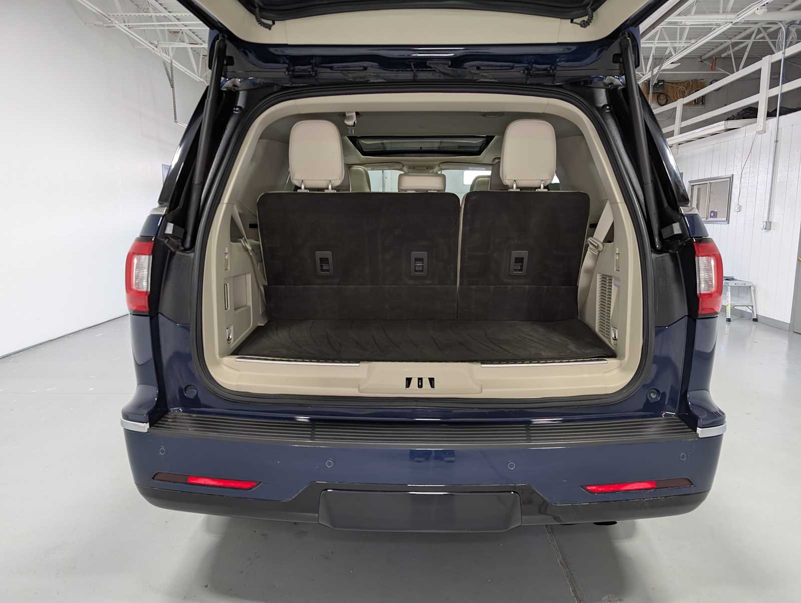 Used 2020 Rhapsody Blue Lincoln Reserve image 42