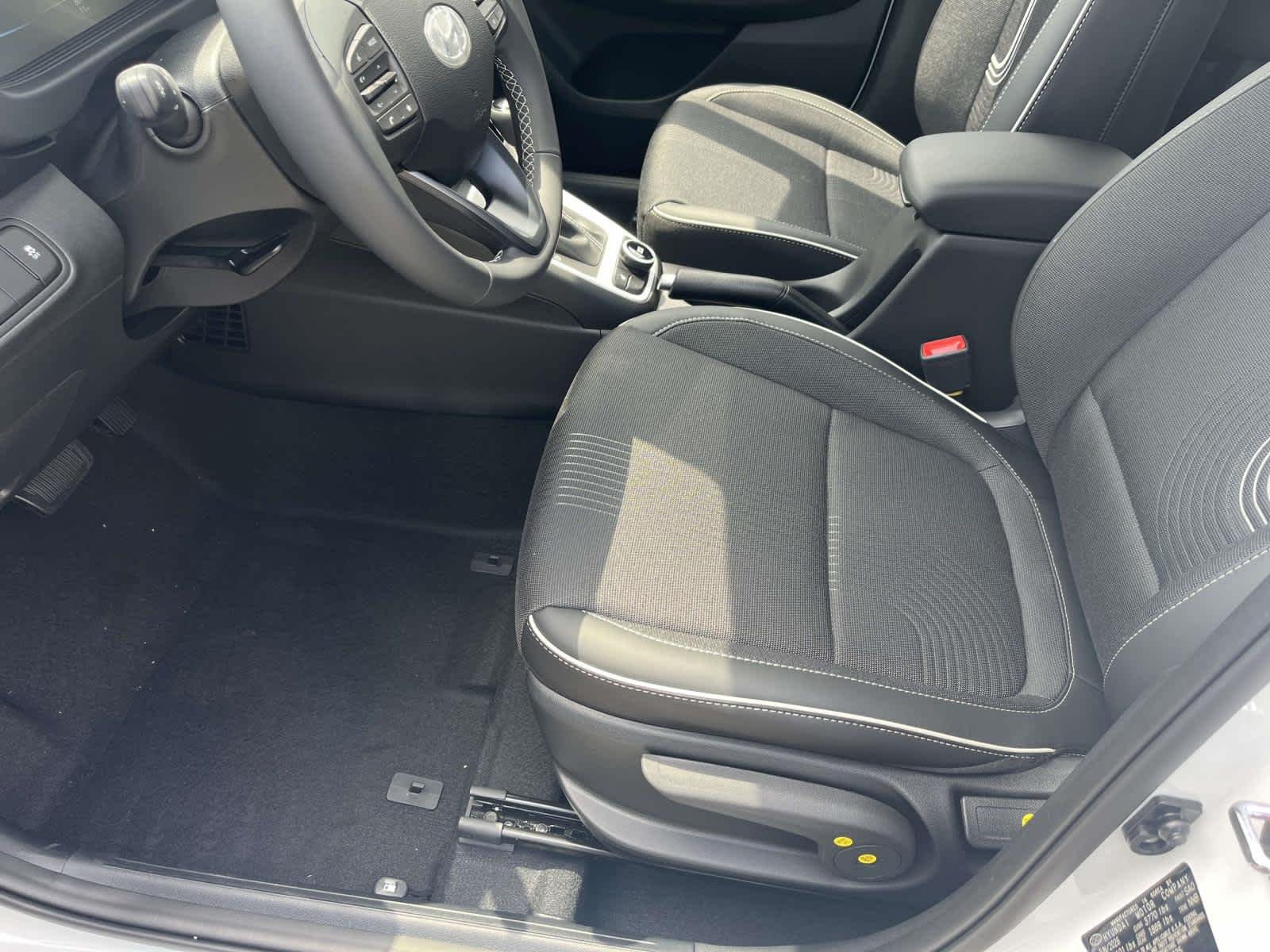 New 2026 Lunar White w/Black Roof Hyundai SEL image 15