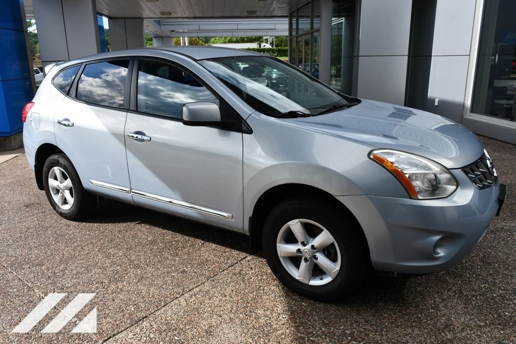 Used 2013 Blue Nissan S image 10