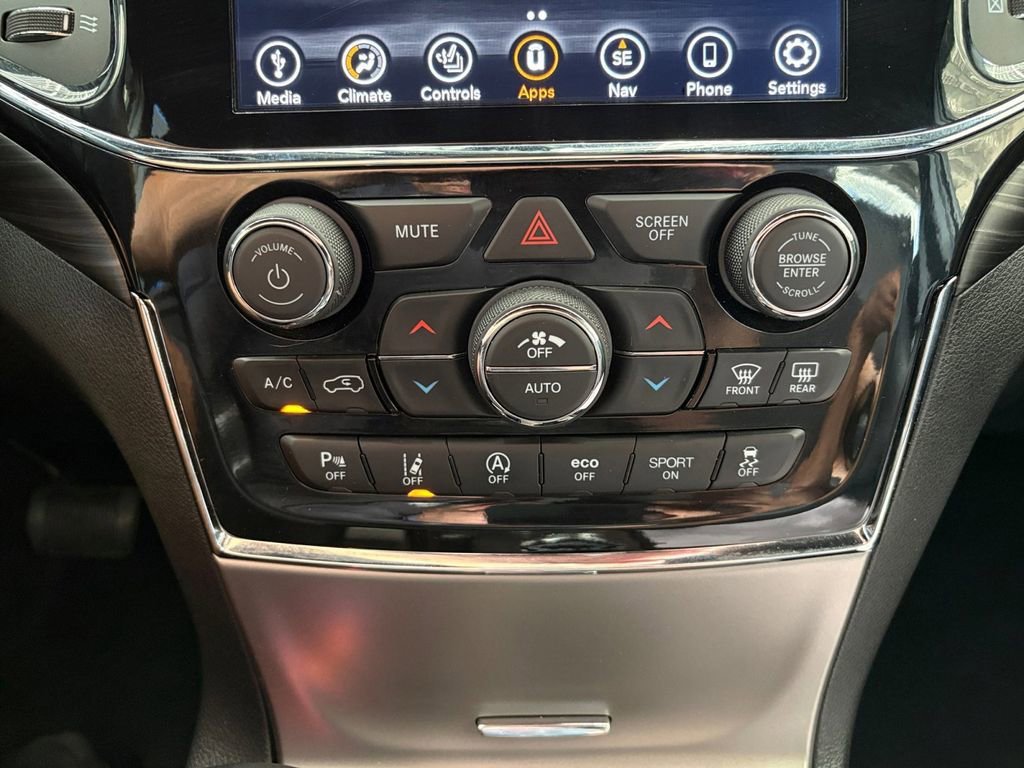 Used 2022 Sting-Gray Clearcoat Jeep Laredo X image 16