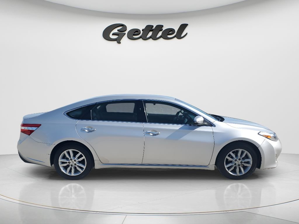 Used 2014 Silver Toyota XLE image 4
