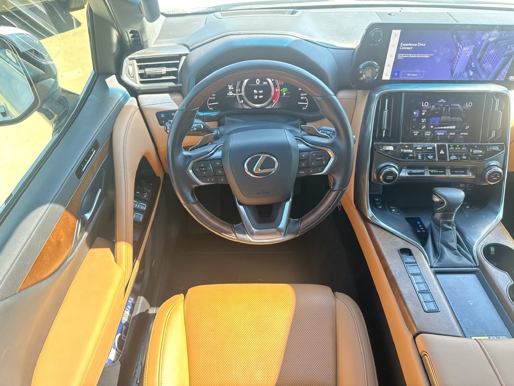 Used 2023 White Lexus 600 Luxury image 11