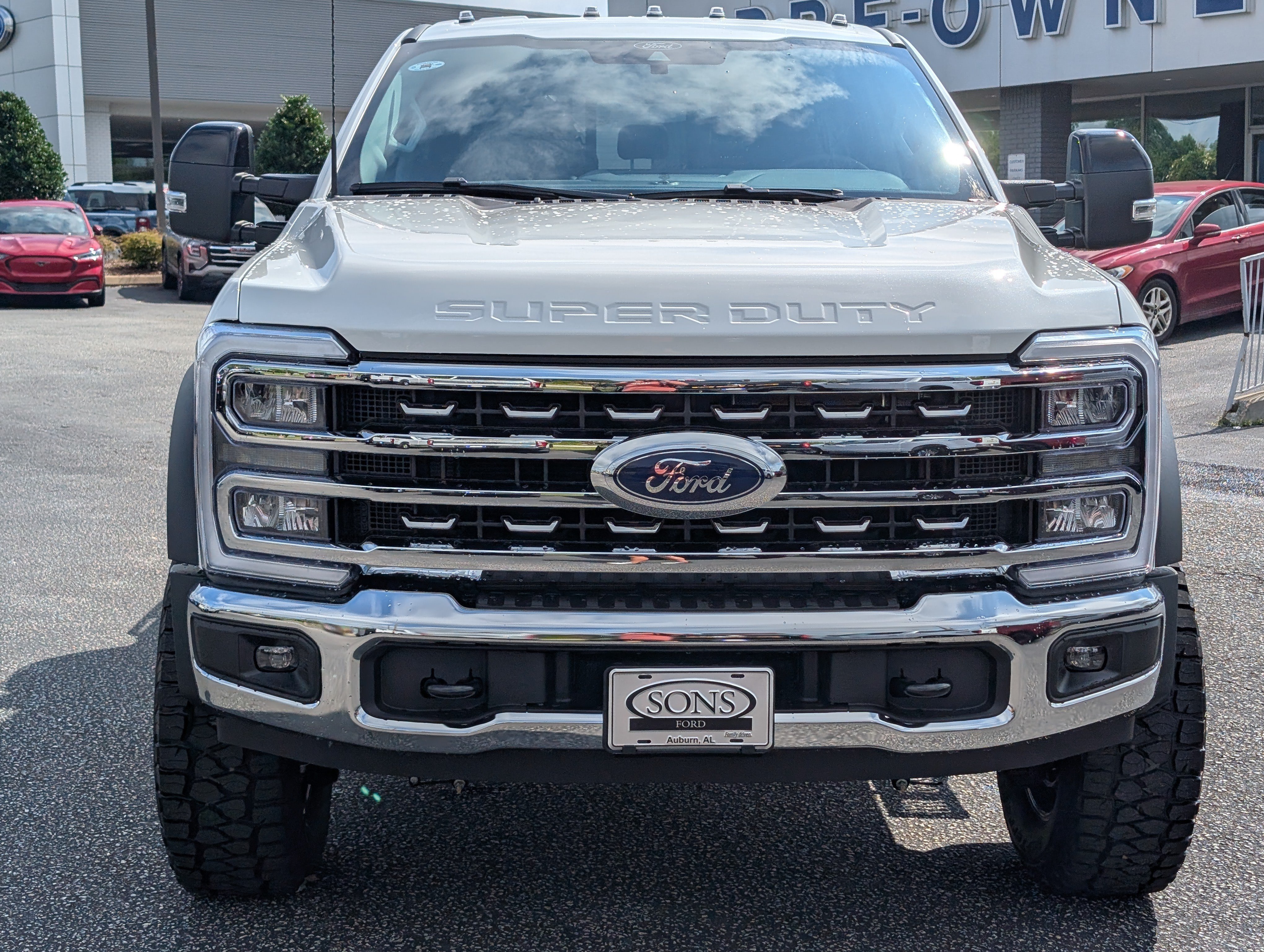 New 2026 Star White Metallic Tri-Coat FORD F-450® LARIAT® image 3