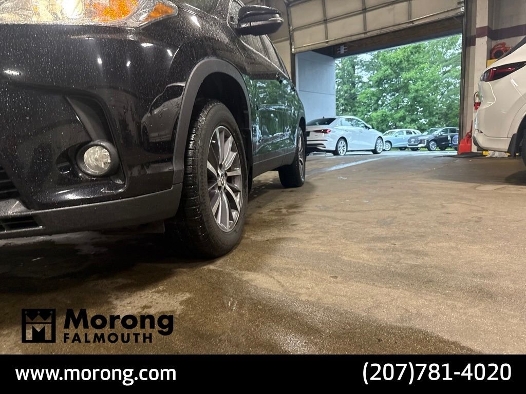 Used 2019 Black Toyota XLE image 16