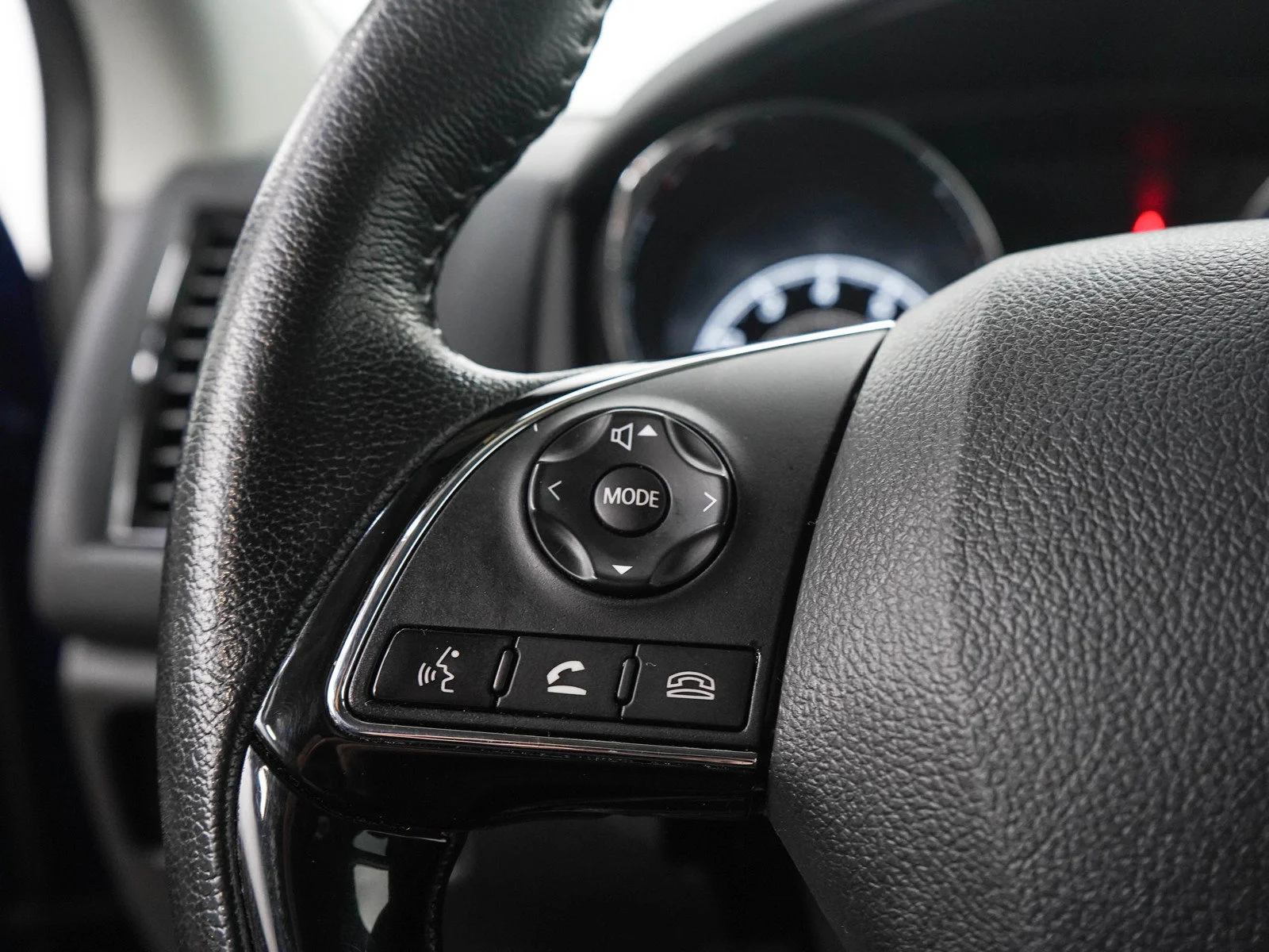 Used 2024 Blue Mitsubishi SE image 24