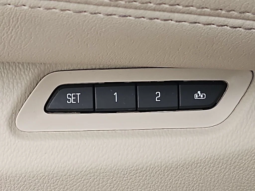 Used 2017 Silver Coast Metallic Cadillac Luxury image 33