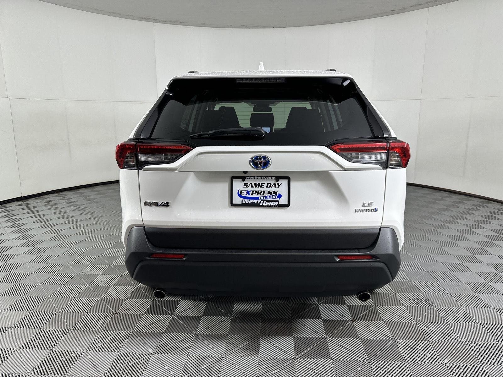 Used 2024 Ice Cap Toyota LE image 5