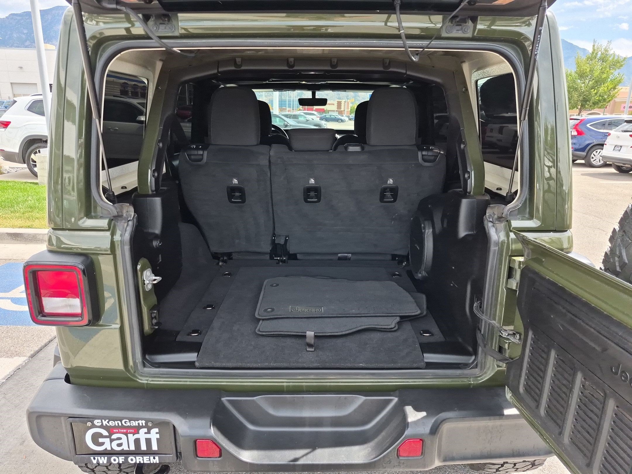 Used 2022 Sarge Green Clearcoat Jeep Unlimited Sahara image 28