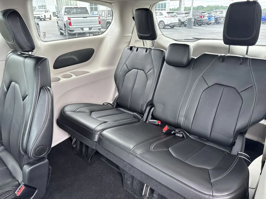 Used 2024 White Chrysler Touring L image 22