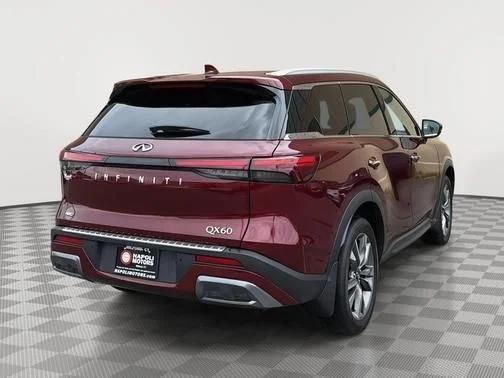 Used 2022 Red INFINITI LUXE image 3