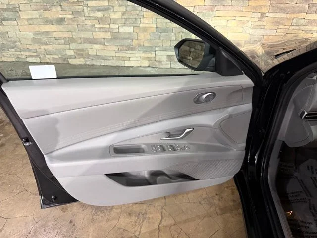 New 2026 Abyss Black Hyundai SE image 8