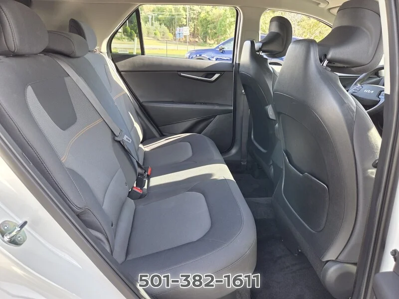 Used 2025 Snow White Pearl KIA LX FWD image 15