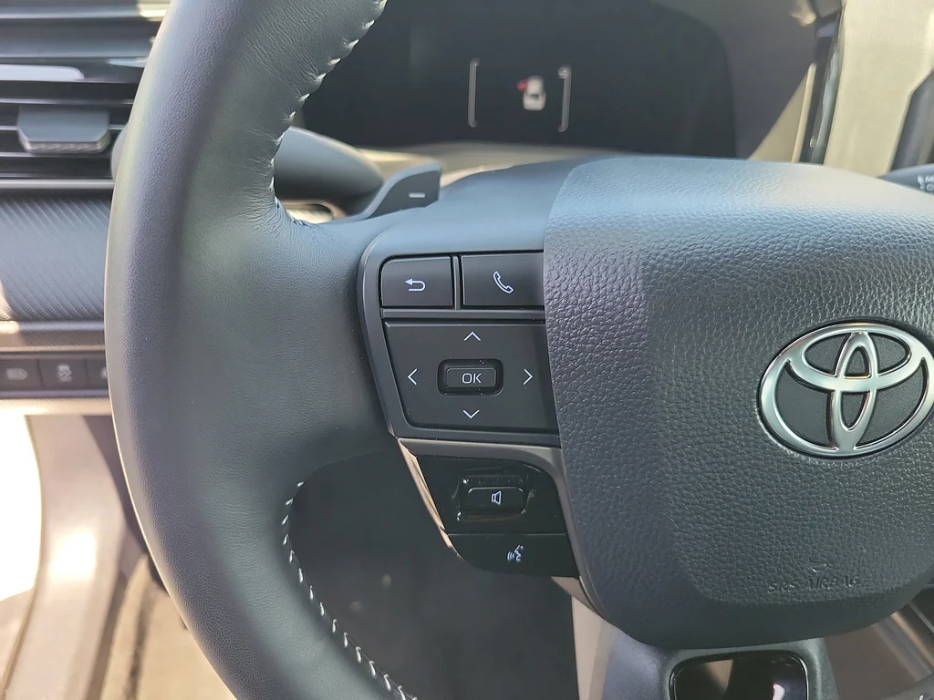 Used 2026 Ice Cap Toyota SE image 21