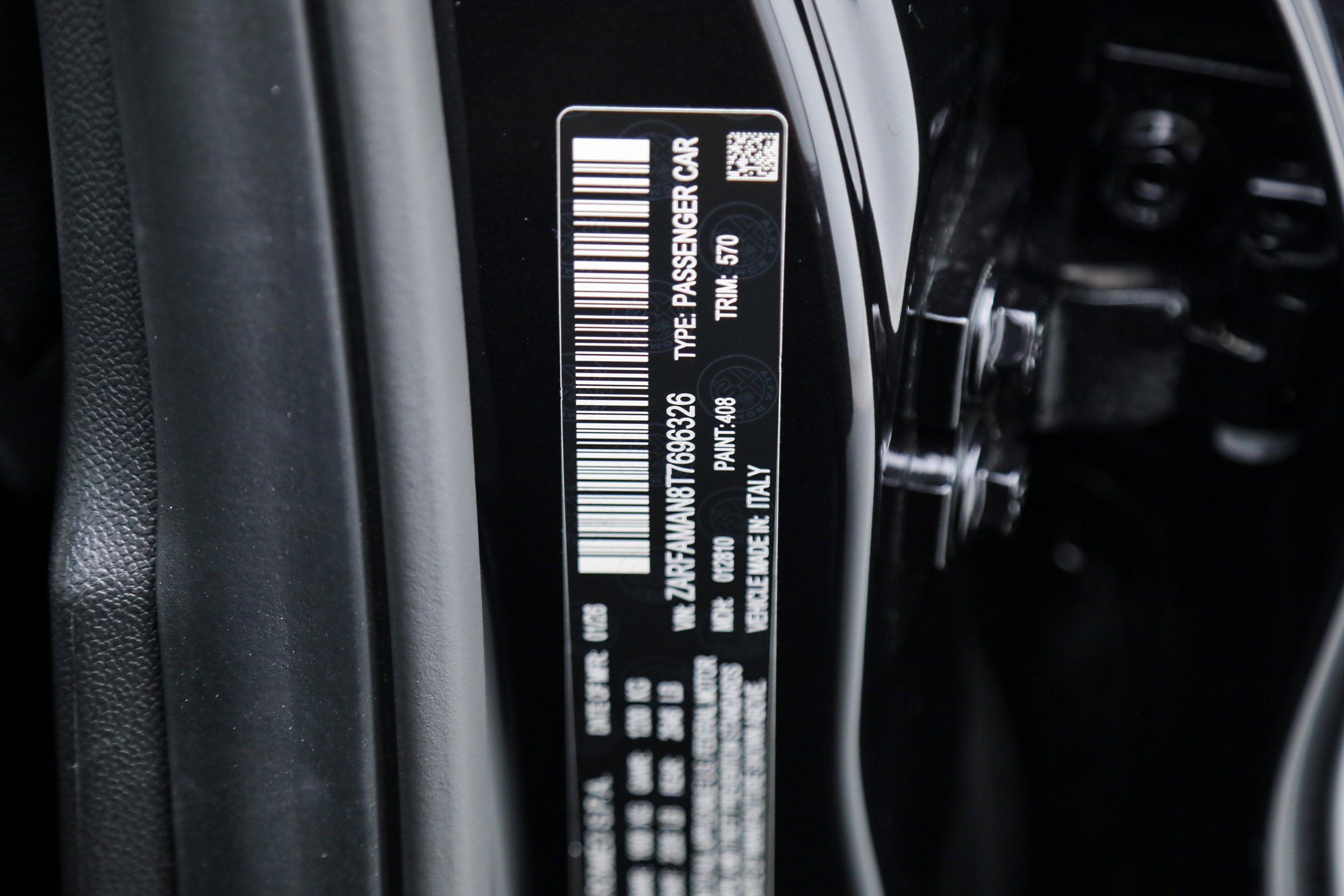 New 2026 Vulcano Black Metallic Exterior Paint Alfa Romeo  image 23