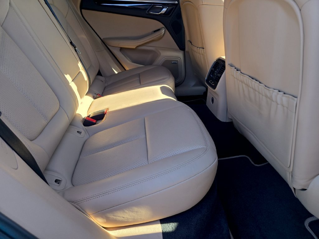 2022 Porsche Macan S - Photo 14