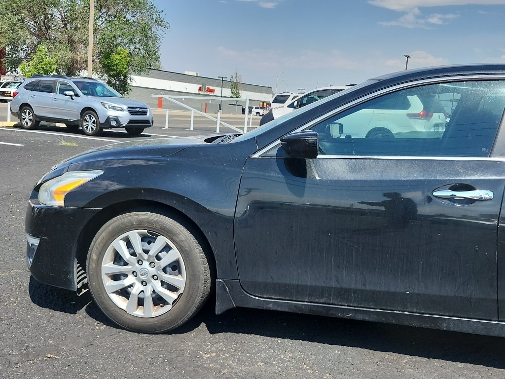 Used 2015 Super Black Nissan 2.5 S image 10
