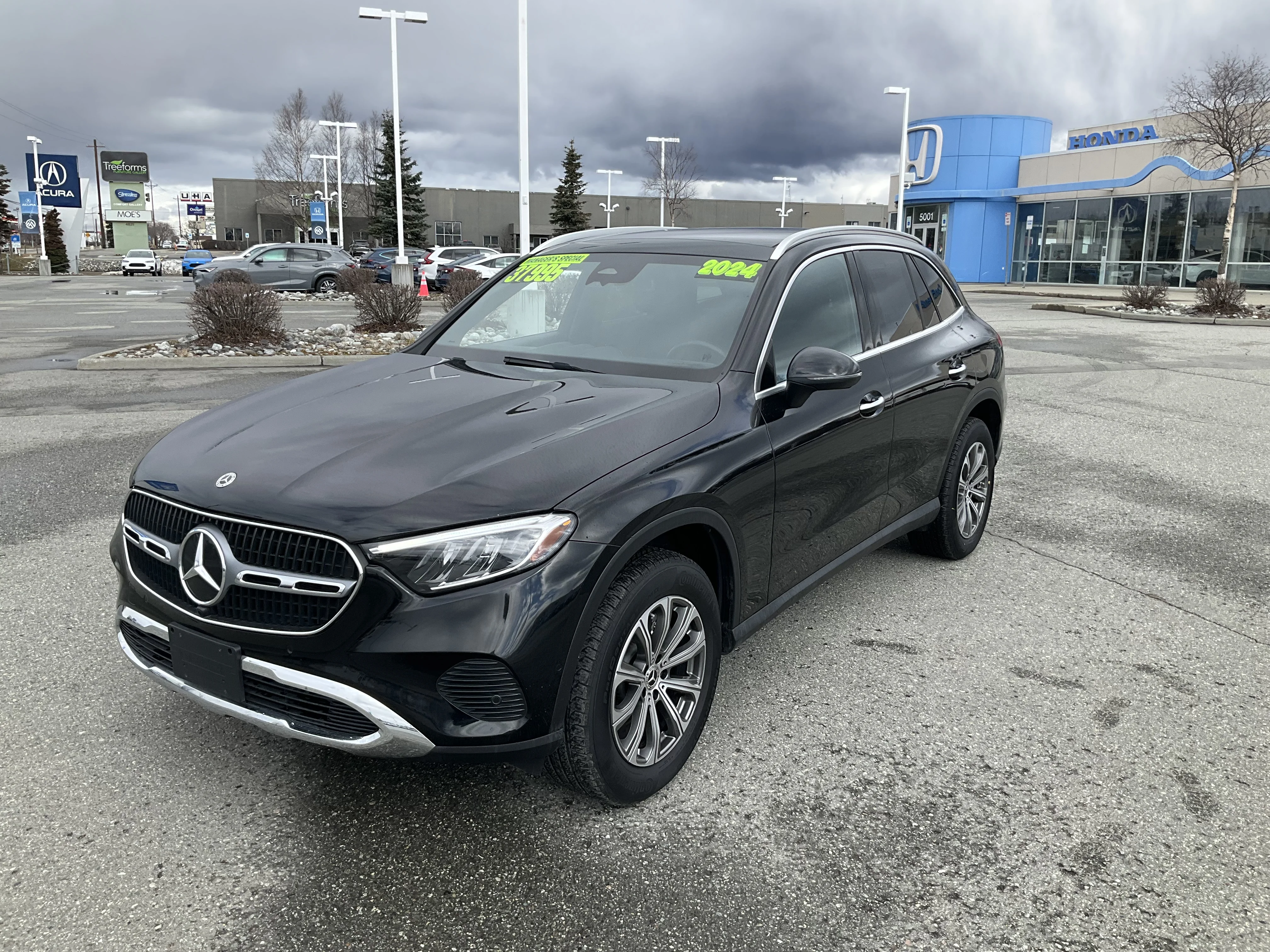 Used 2024  Mercedes-Benz GLC 300 image 1