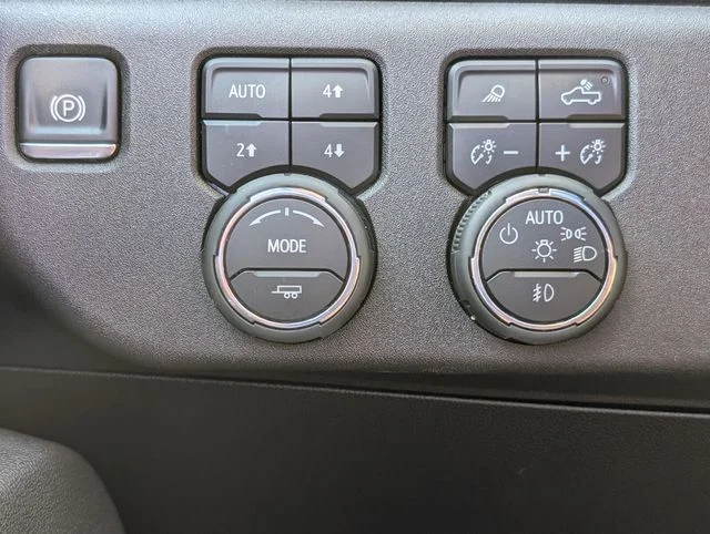 Used 2025 Black Chevrolet High Country image 28