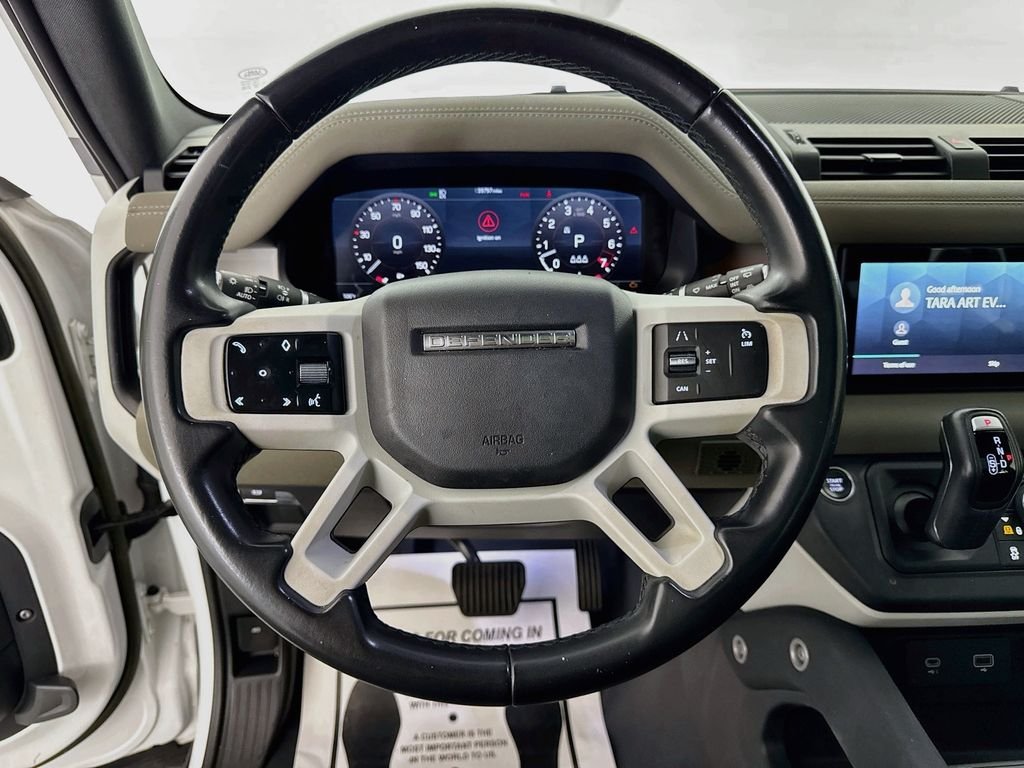 Used 2023 White Land Rover SE image 11