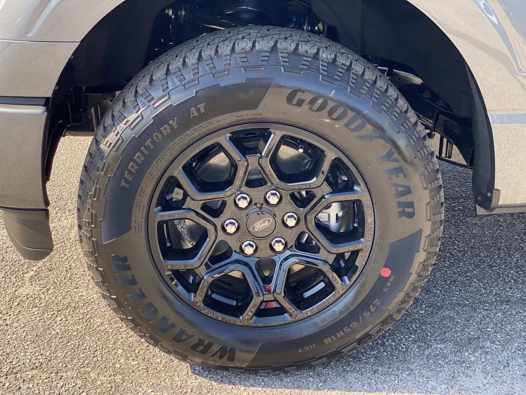 New 2026 Carbonized Gray Metallic Ford XLT image 7