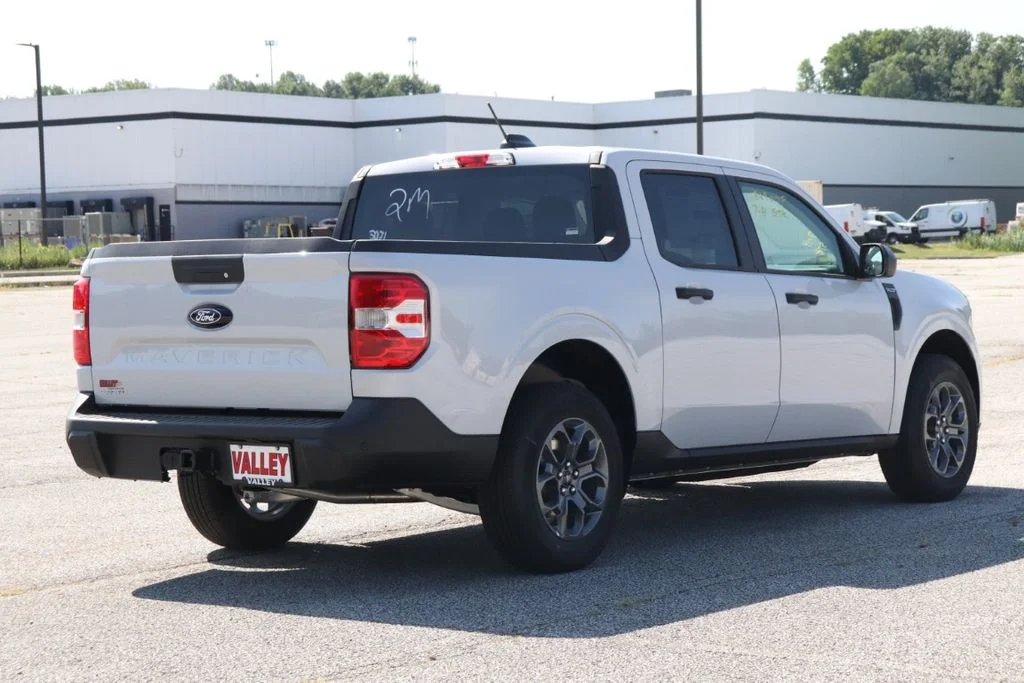 New 2026 Space White Metallic Ford XLT image 9