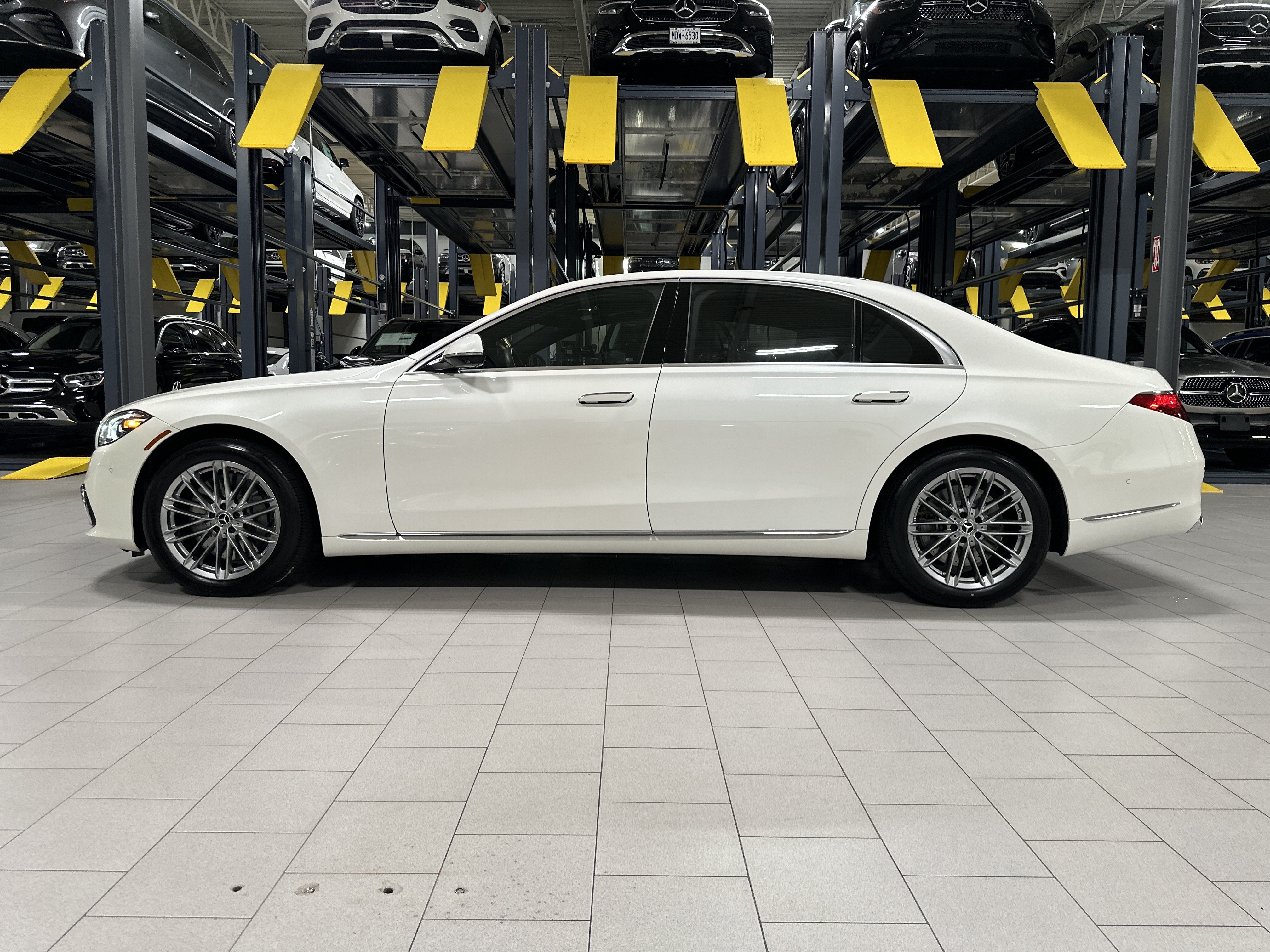 Certified Used 2023 MANUFAKTUR Diamond White Mercedes-Benz S 580 image 2