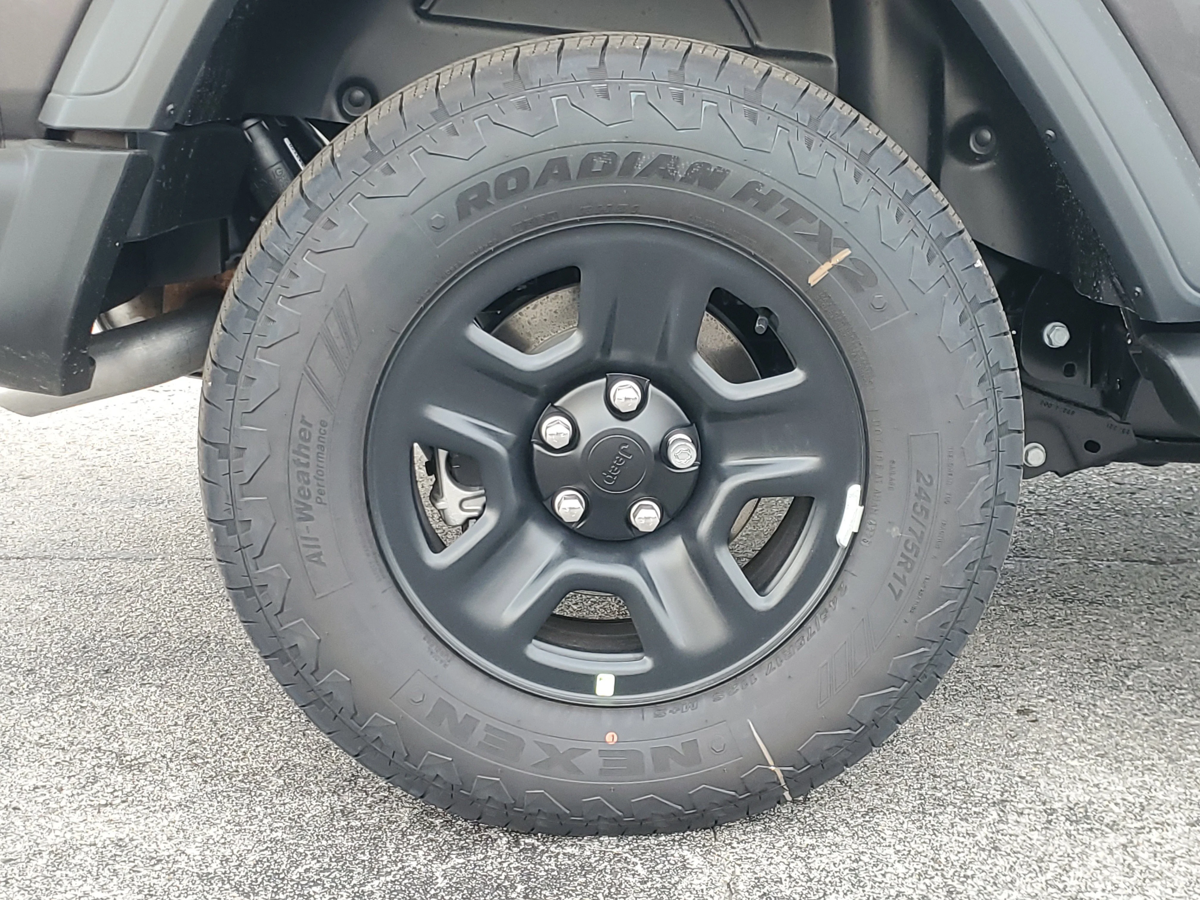 New 2026 Granite Crystal Metallic Clearcoat Jeep Sport image 5