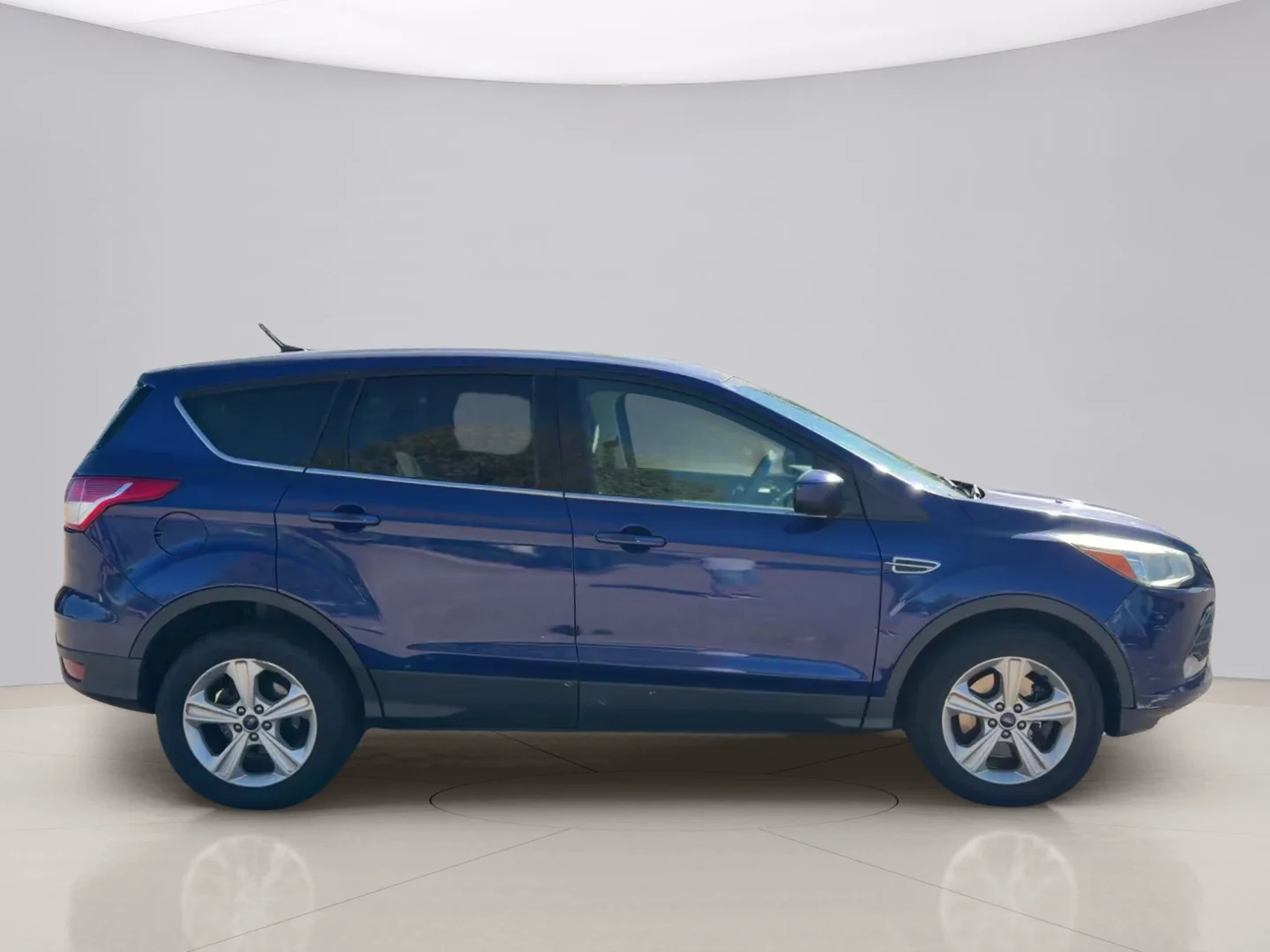 Used 2015 Blue Ford SE image 6