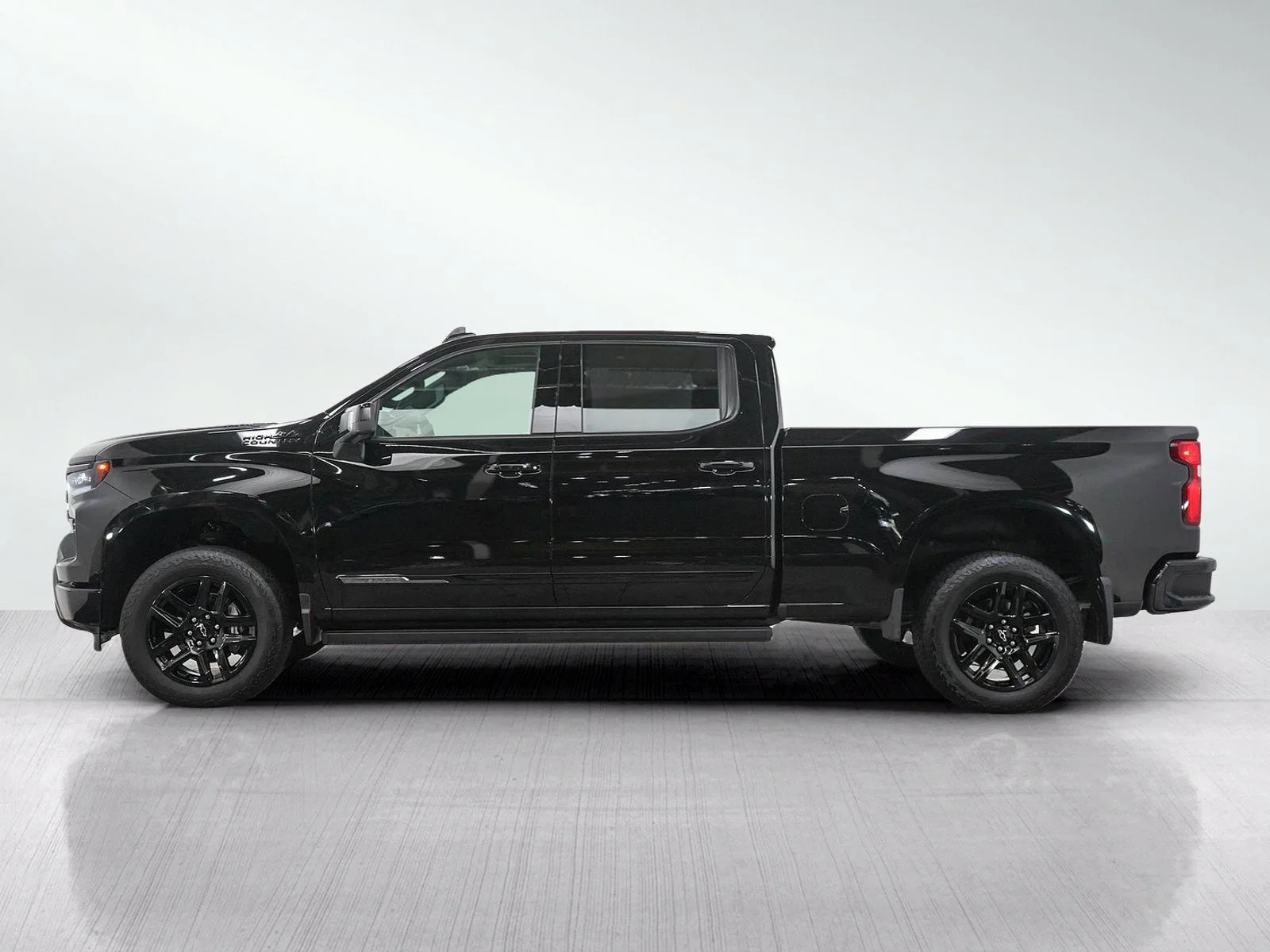 Used 2025 Chevrolet Silverado 1500 High Country with VIN 1GCUKJE86SZ194726 for sale in Wayzata, Minnesota
