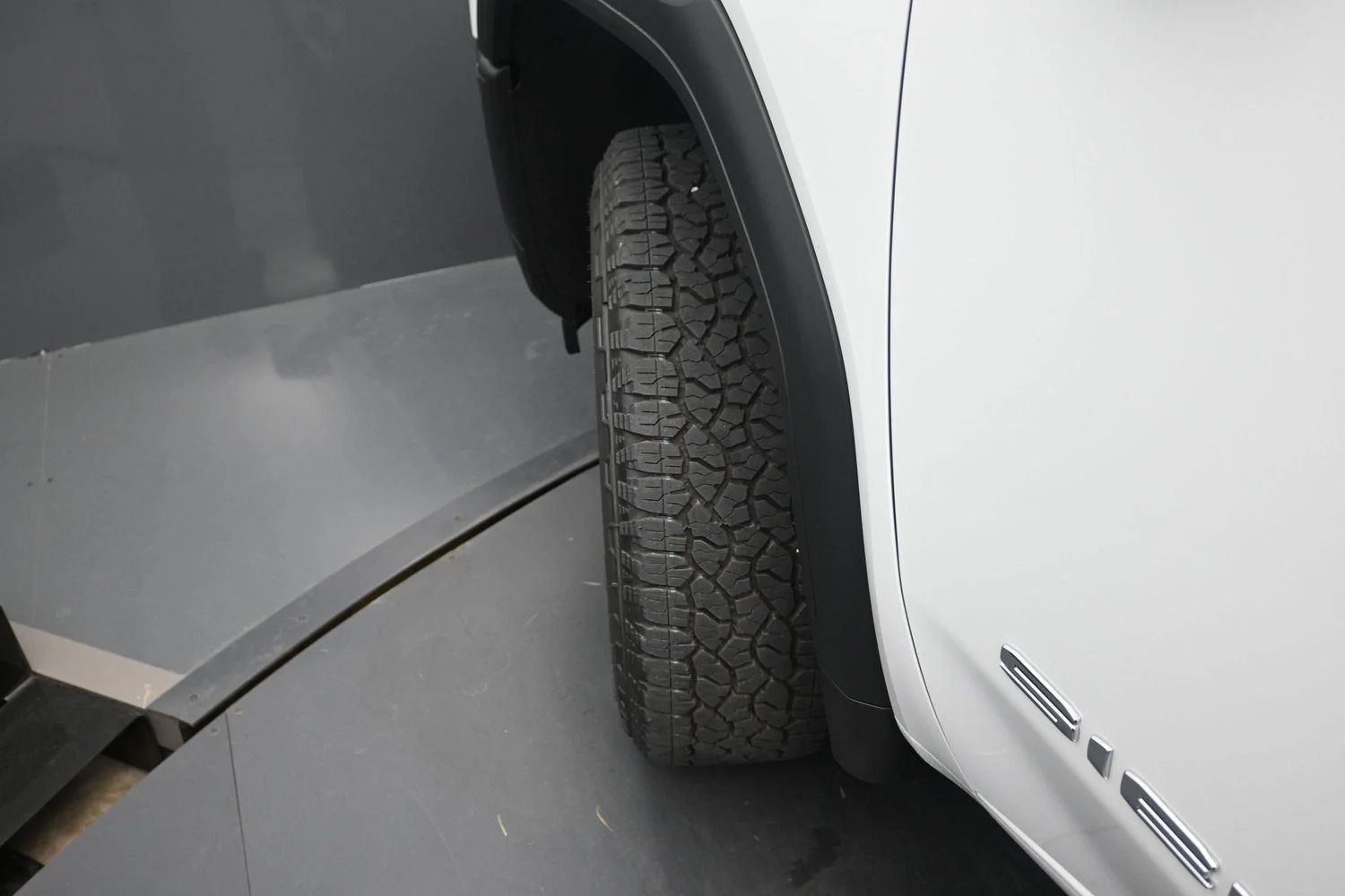 New 2026 Summit White GMC SLT image 5