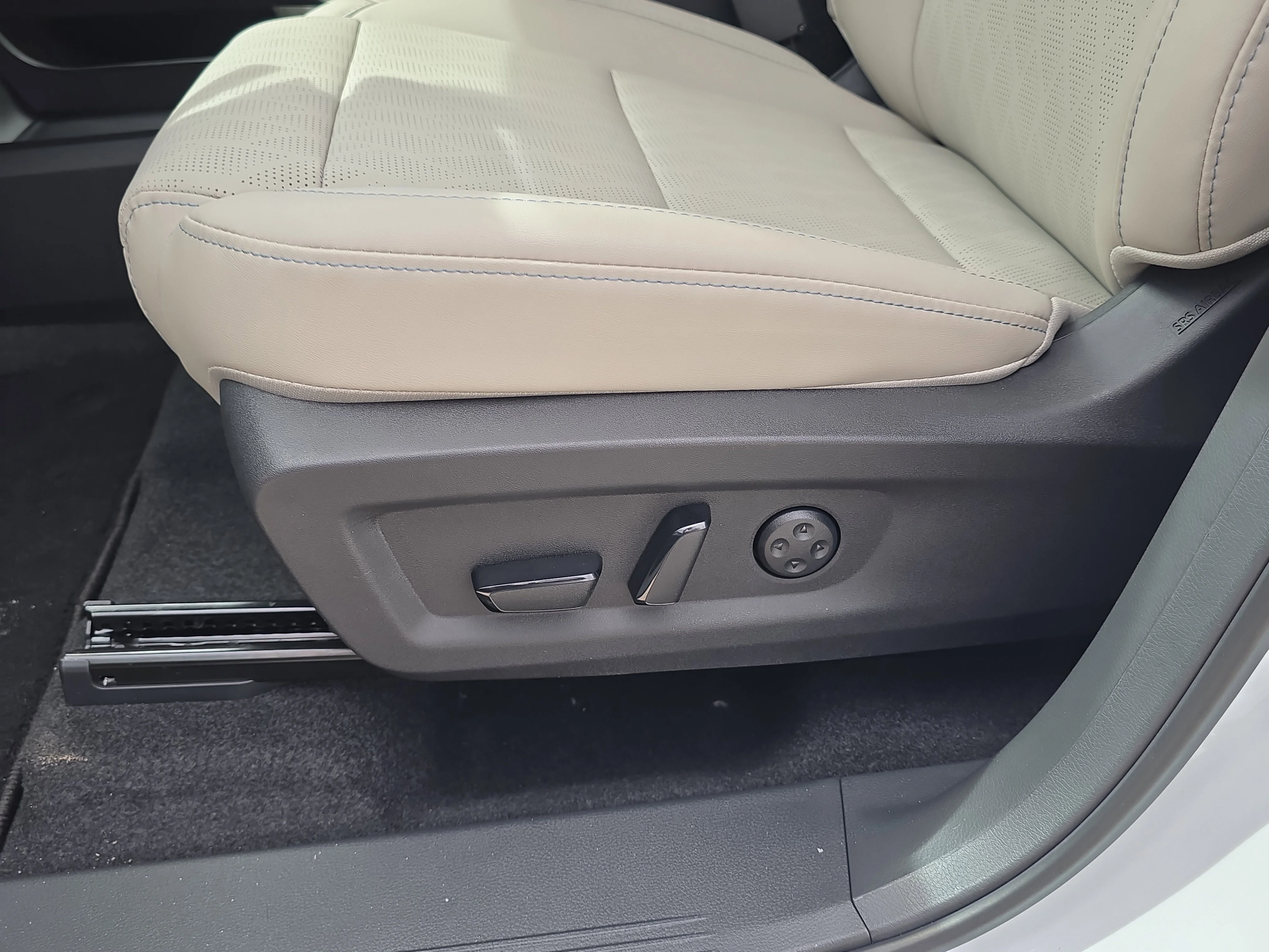 New 2026 Everest White Pearl TriCoat / Super Black Two-tone Nissan Platinum image 21