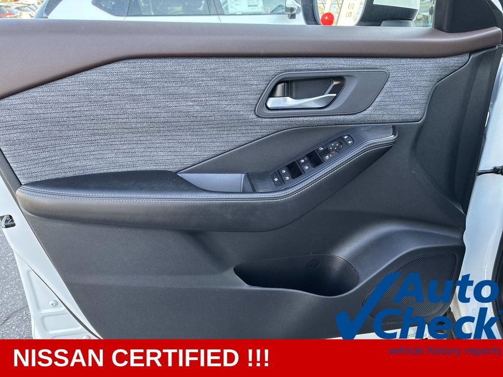 Used 2023 White Nissan SV image 19