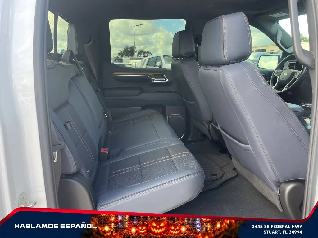 Used 2023 IRIDESCENT PEARL TRICOAT Chevrolet High Country image 17