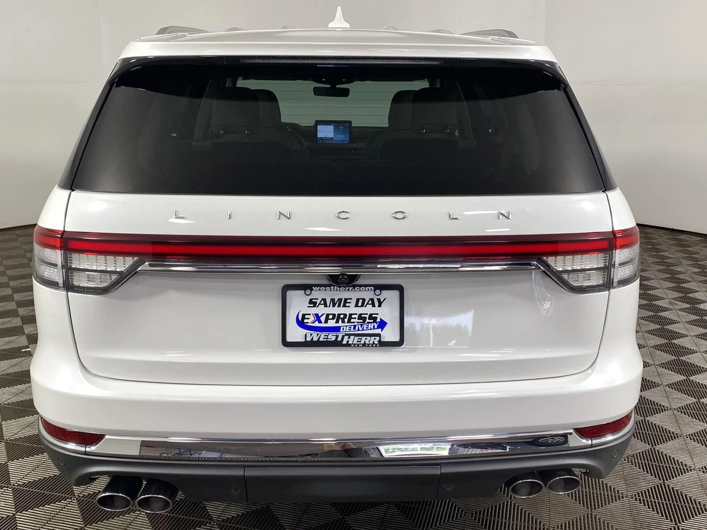 Used 2020 Pristine White Metallic Tri-Coat Lincoln Reserve image 5