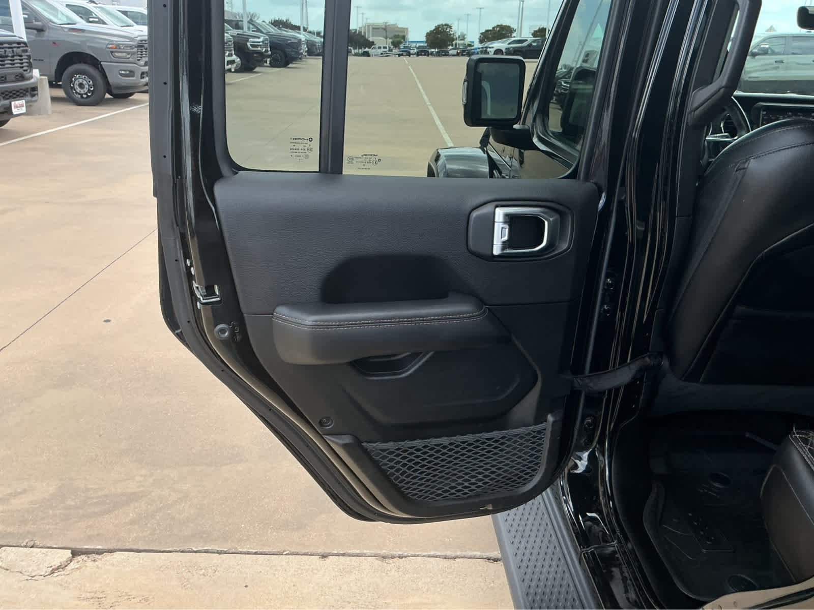 Used 2022 Black Clearcoat Jeep High Altitude image 16