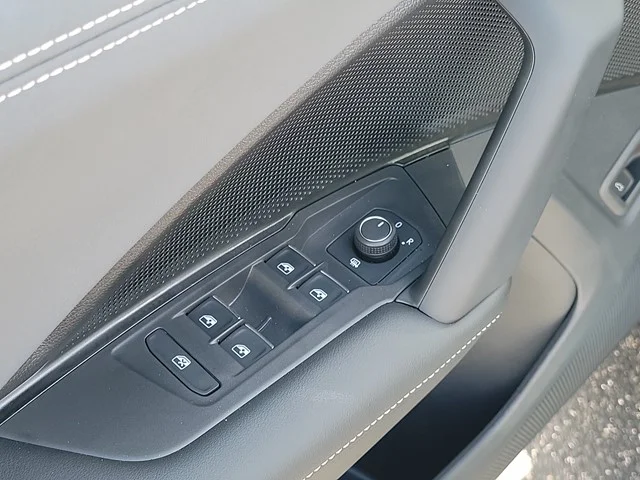New 2026 Monterey Blue Pearl Volkswagen 2.0T SE image 19